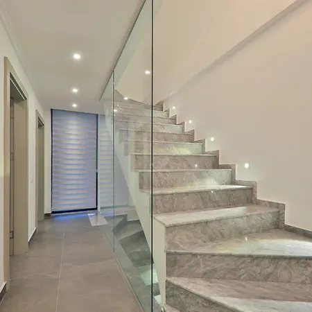 Luxury 5 Bedroom With Heated Infinity Pool & Amazing Sea Views Vila *