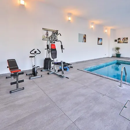 Vila Luxury 5 Bedroom With Heated Infinity Pool & Amazing Sea Views