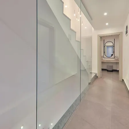 Luxury 5 Bedroom With Heated Infinity Pool & Amazing Sea Views Vila