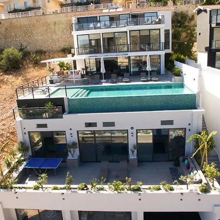 Luxury 5 Bedroom With Heated Infinity Pool & Amazing Sea Views Villa