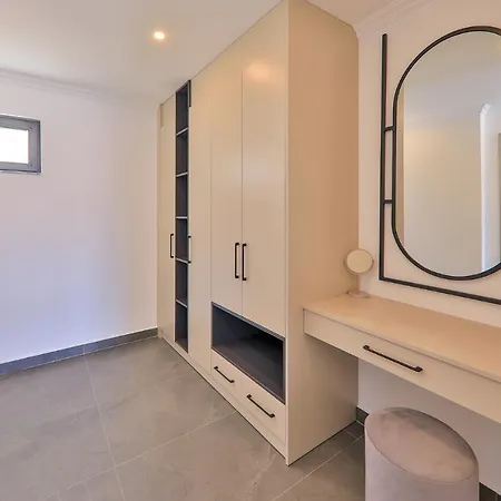 Luxury 5 Bedroom With Heated Infinity Pool & Amazing Sea Views Vila *