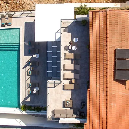 Luxury 5 Bedroom With Heated Infinity Pool & Amazing Sea Views *