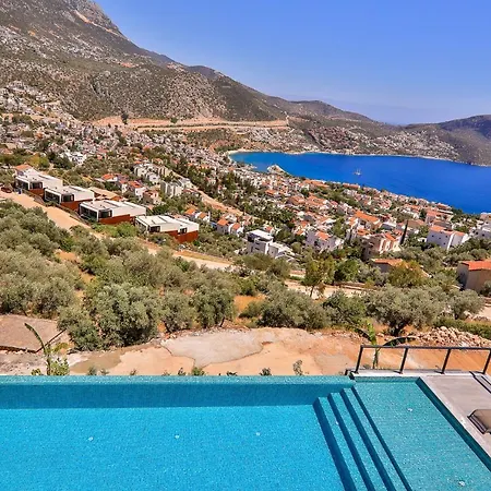 Luxury 5 Bedroom With Heated Infinity Pool & Amazing Sea Views