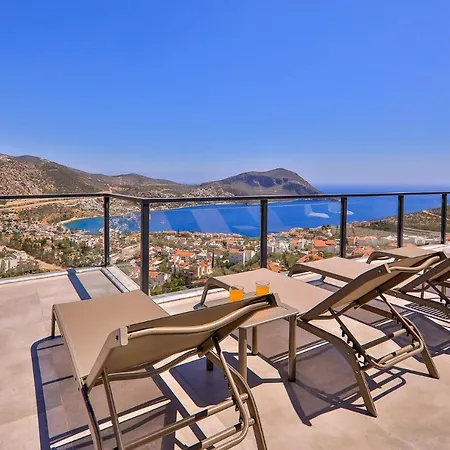 Luxury 5 Bedroom With Heated Infinity Pool & Amazing Sea Views *