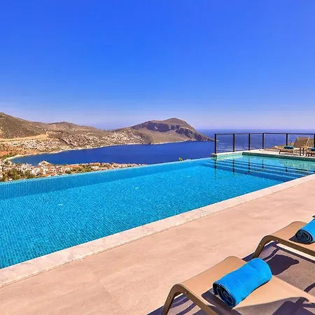 Luxury 5 Bedroom With Heated Infinity Pool & Amazing Sea Views *