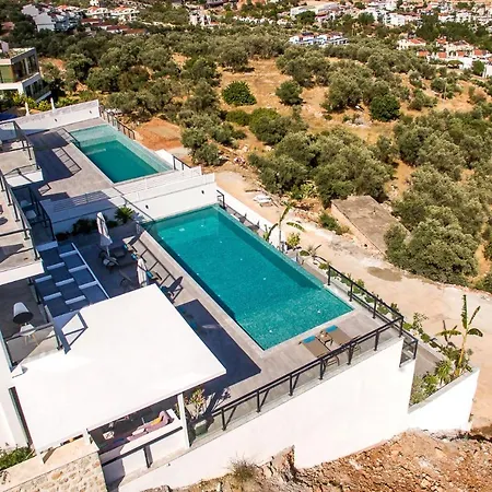 Luxury 5 Bedroom With Heated Infinity Pool & Amazing Sea Views