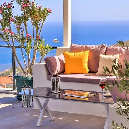 Luxury 5 Bedroom With Heated Infinity Pool & Amazing Sea Views *