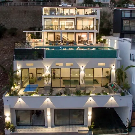 Luxury 5 Bedroom With Heated Infinity Pool & Amazing Sea Views