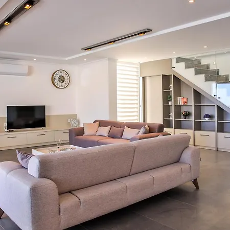 Вилла Luxury 5 Bedroom With Heated Infinity Pool & Amazing Sea Views