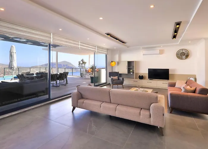 Luxury 5 Bedroom With Heated Infinity Pool & Amazing Sea Views 别墅 *