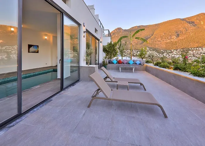 Luxury 5 Bedroom With Heated Infinity Pool & Amazing Sea Views 别墅 卡斯