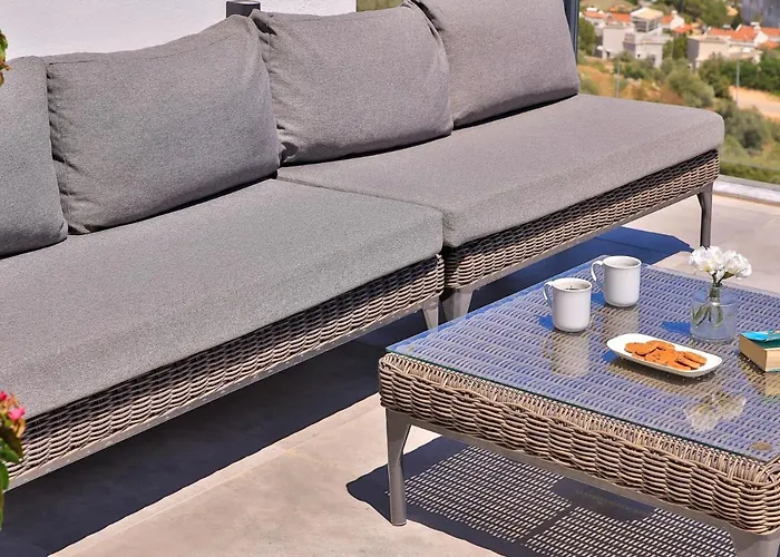 Luxury 5 Bedroom With Heated Infinity Pool & Amazing Sea Views 别墅 *