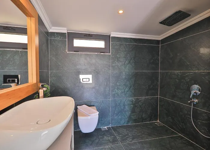 Luxury 5 Bedroom With Heated Infinity Pool & Amazing Sea Views 别墅 卡斯