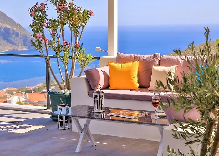 Luxury 5 Bedroom With Heated Infinity Pool & Amazing Sea Views *