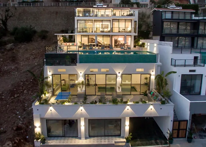 Luxury 5 Bedroom With Heated Infinity Pool & Amazing Sea Views