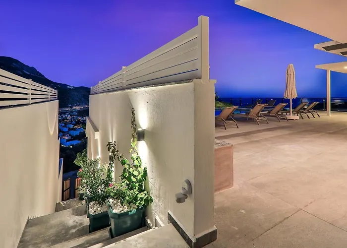 Luxury 5 Bedroom With Heated Infinity Pool & Amazing Sea Views * 卡斯