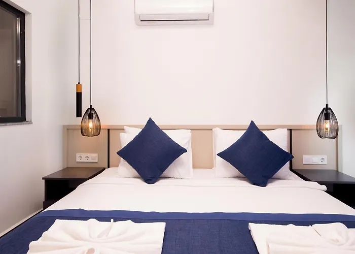 Luxury 5 Bedroom With Heated Infinity Pool & Amazing Sea Views 卡斯